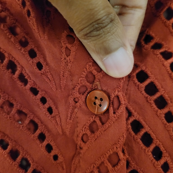 Chico's Womem's Rustic Red Bohemian Poplin Cutwork Button-Up Shirt. Size 3/XL - Picture 10 of 12